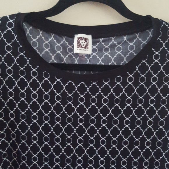 Anne Klein Short Sleeve Top, Medium - Picture 4 of 6